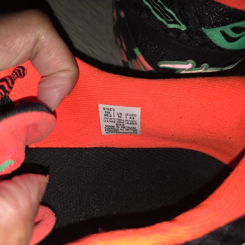 FLASH SALE- Men's ASICS Gel-Noosa Tri 12 Black and Neon Running Shoes - Picture 7 of 9